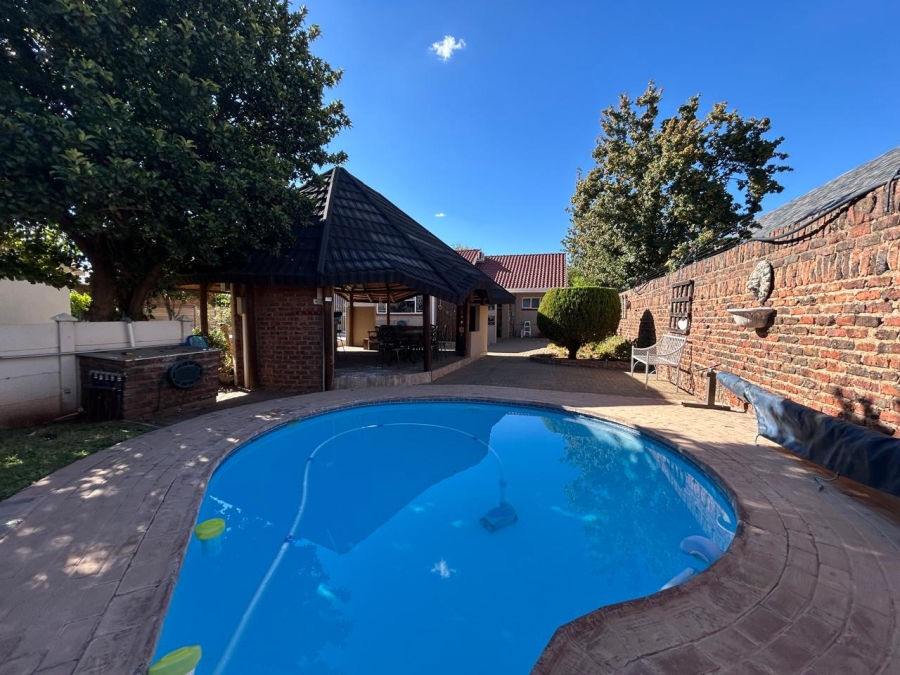 4 Bedroom Property for Sale in Monument Heights Northern Cape